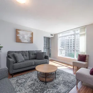 Spacious 2 Bedroom Den, 2 Bath, Sleeps 5 With Balcony And Lakeview Downtown Apartment Toronto